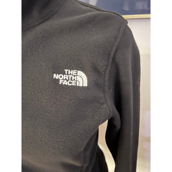 Black The Northface fleece jacket
Size￼sm
Excellent condition - Picture 4 of 8